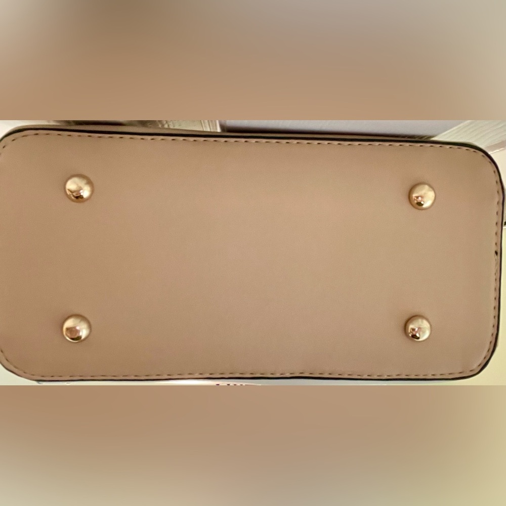Crossbody Structured Bag Gold Handles Adjustable Strap + Free Bag Charms! NWOT - Picture 4 of 13
